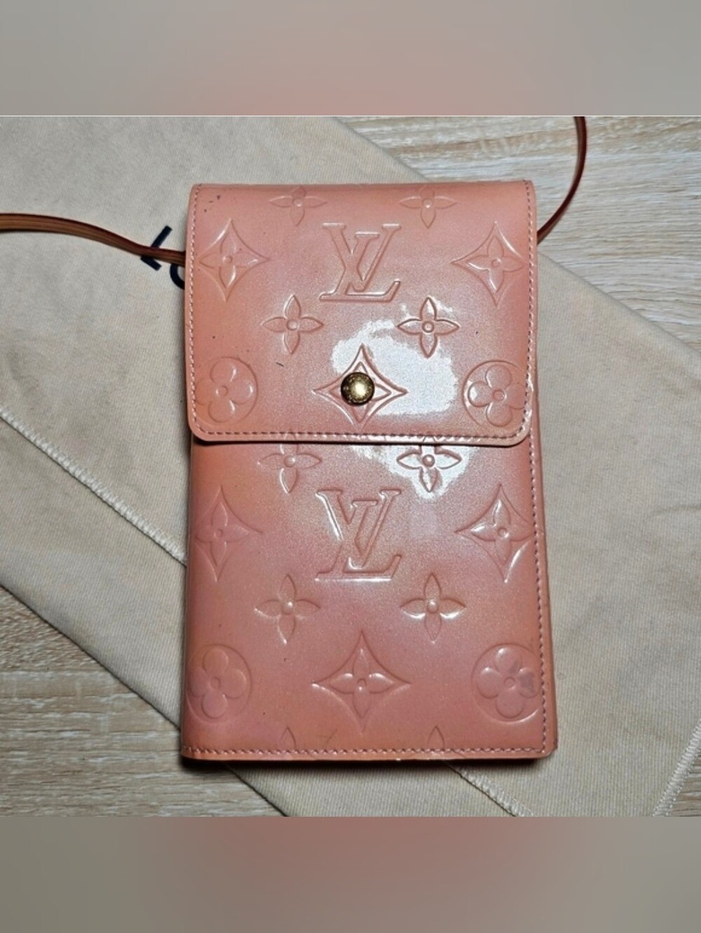 Authentic LOUIS VUITTON Vernis Walker Pink Tri-Fold Crossbody Wallet